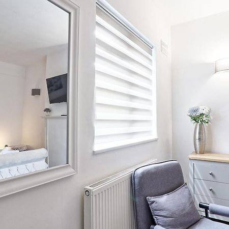 Hornchurch Luxury 3-Bed Apartment Near To London With Parking מראה חיצוני תמונה