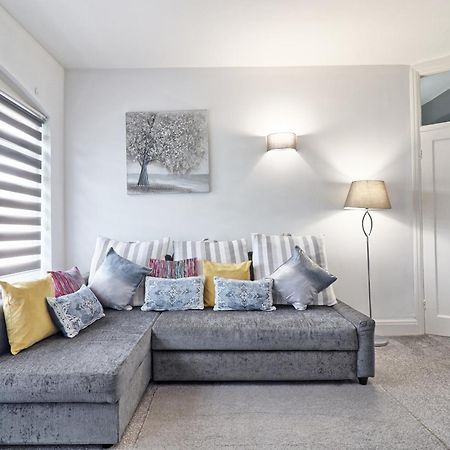 Hornchurch Luxury 3-Bed Apartment Near To London With Parking מראה חיצוני תמונה