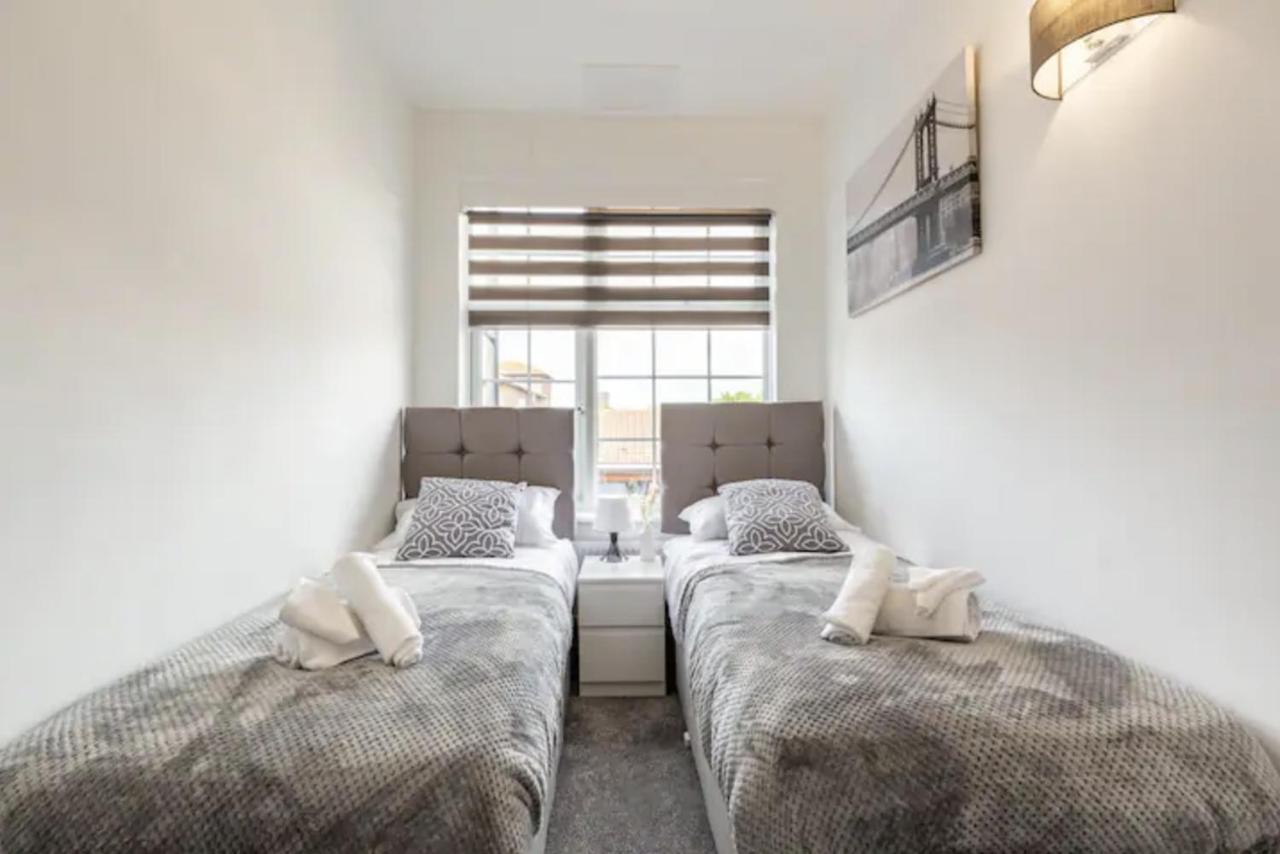 Hornchurch Luxury 3-Bed Apartment Near To London With Parking מראה חיצוני תמונה