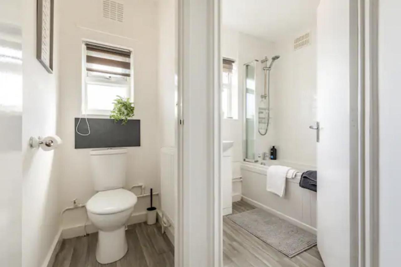 Hornchurch Luxury 3-Bed Apartment Near To London With Parking מראה חיצוני תמונה
