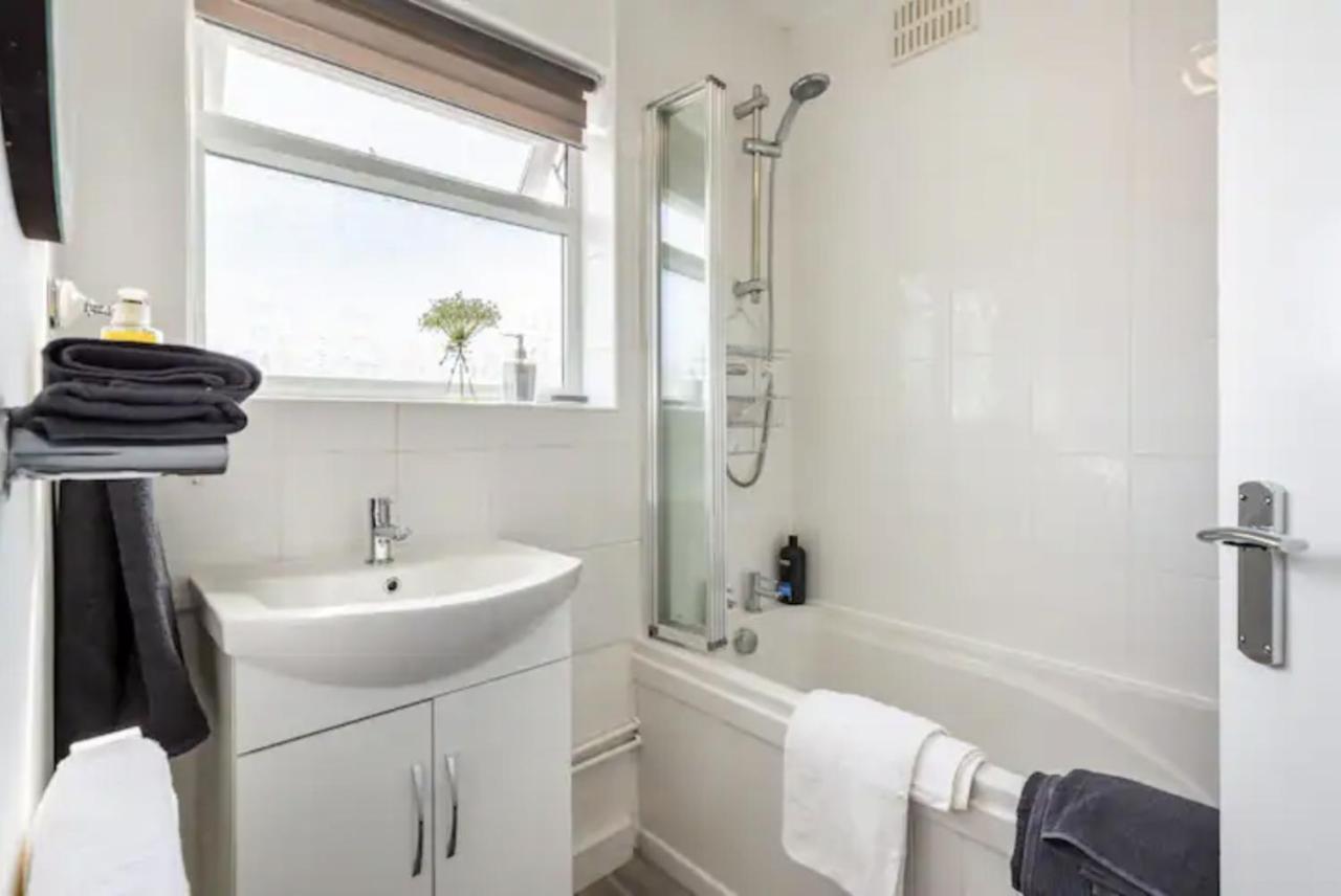 Hornchurch Luxury 3-Bed Apartment Near To London With Parking מראה חיצוני תמונה