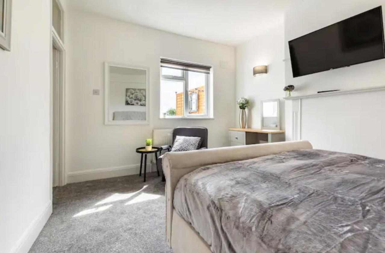 Hornchurch Luxury 3-Bed Apartment Near To London With Parking מראה חיצוני תמונה