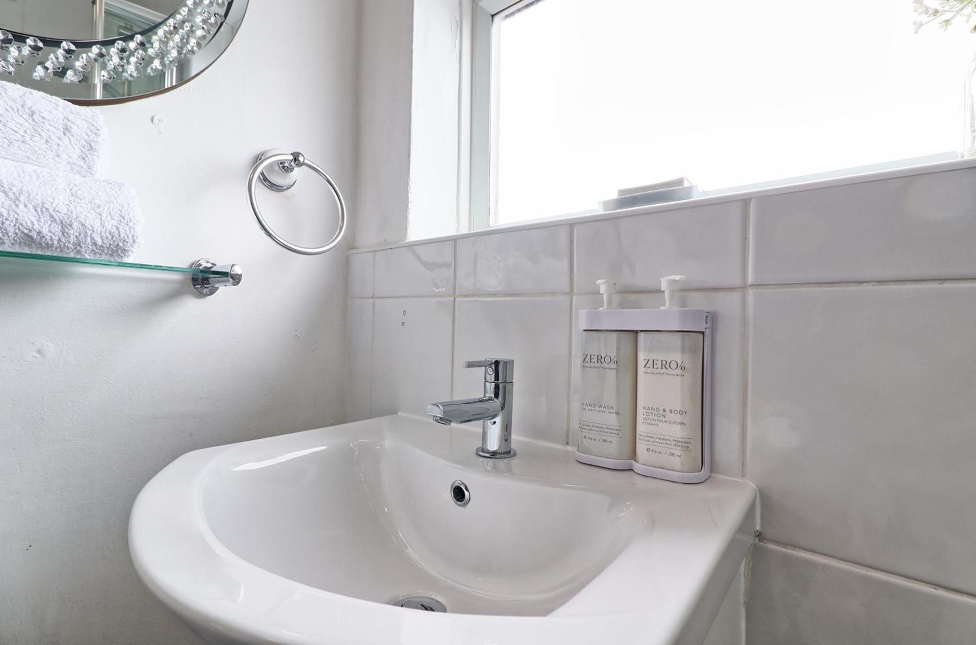 Hornchurch Luxury 3-Bed Apartment Near To London With Parking מראה חיצוני תמונה