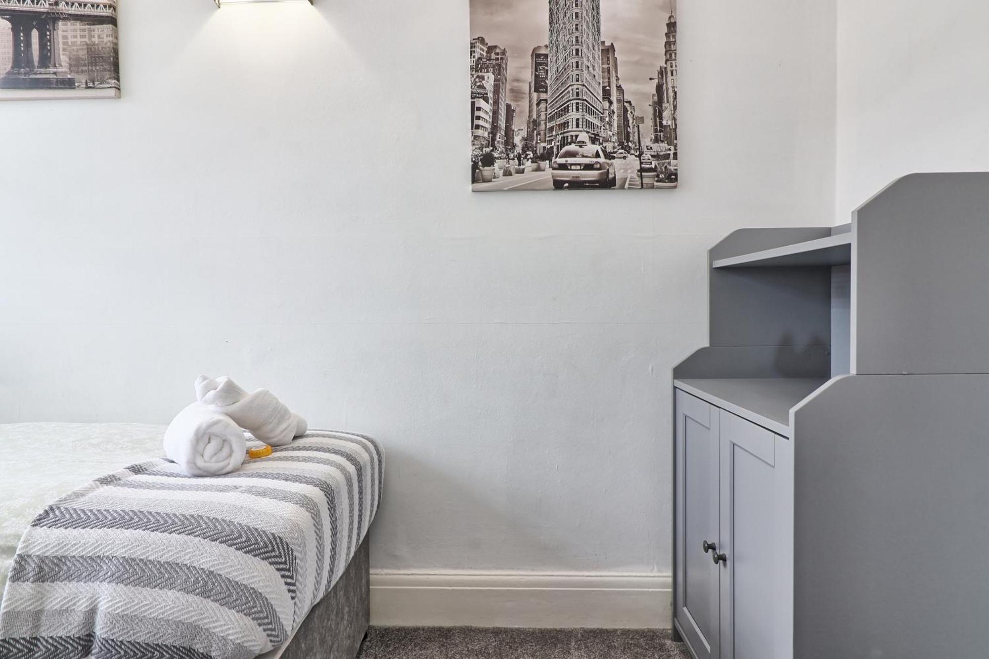 Hornchurch Luxury 3-Bed Apartment Near To London With Parking מראה חיצוני תמונה