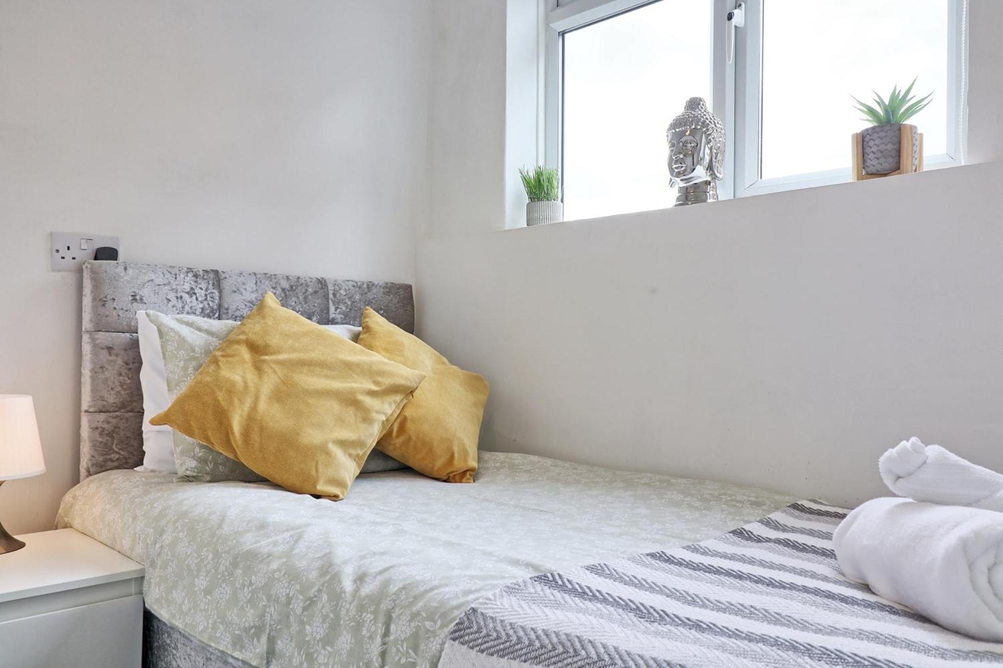 Hornchurch Luxury 3-Bed Apartment Near To London With Parking מראה חיצוני תמונה