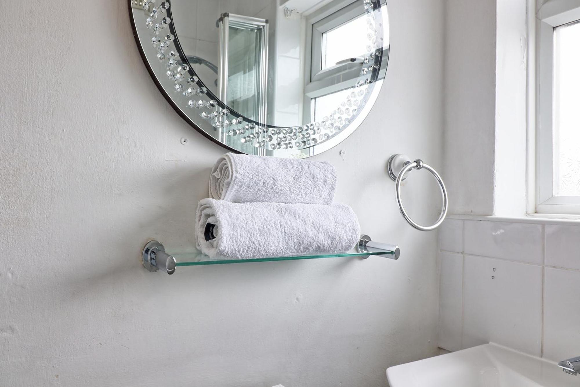 Hornchurch Luxury 3-Bed Apartment Near To London With Parking מראה חיצוני תמונה