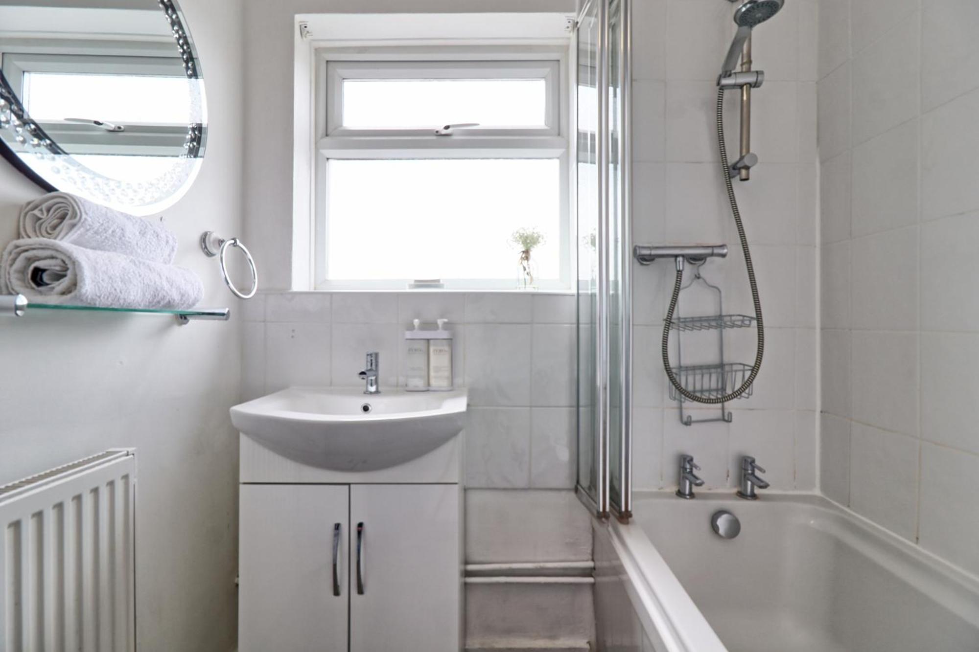 Hornchurch Luxury 3-Bed Apartment Near To London With Parking מראה חיצוני תמונה