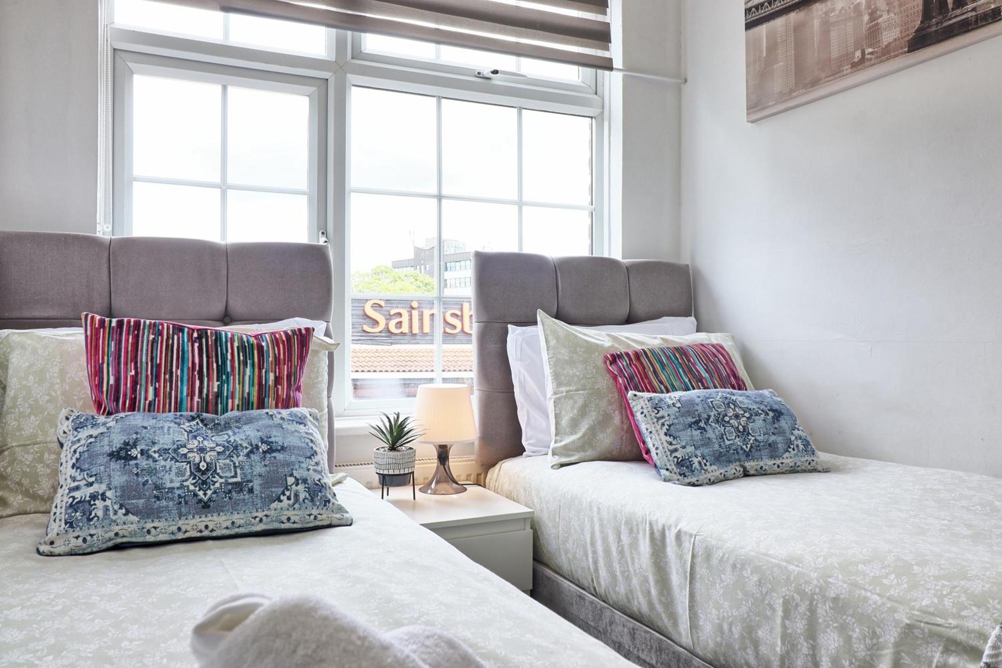 Hornchurch Luxury 3-Bed Apartment Near To London With Parking מראה חיצוני תמונה