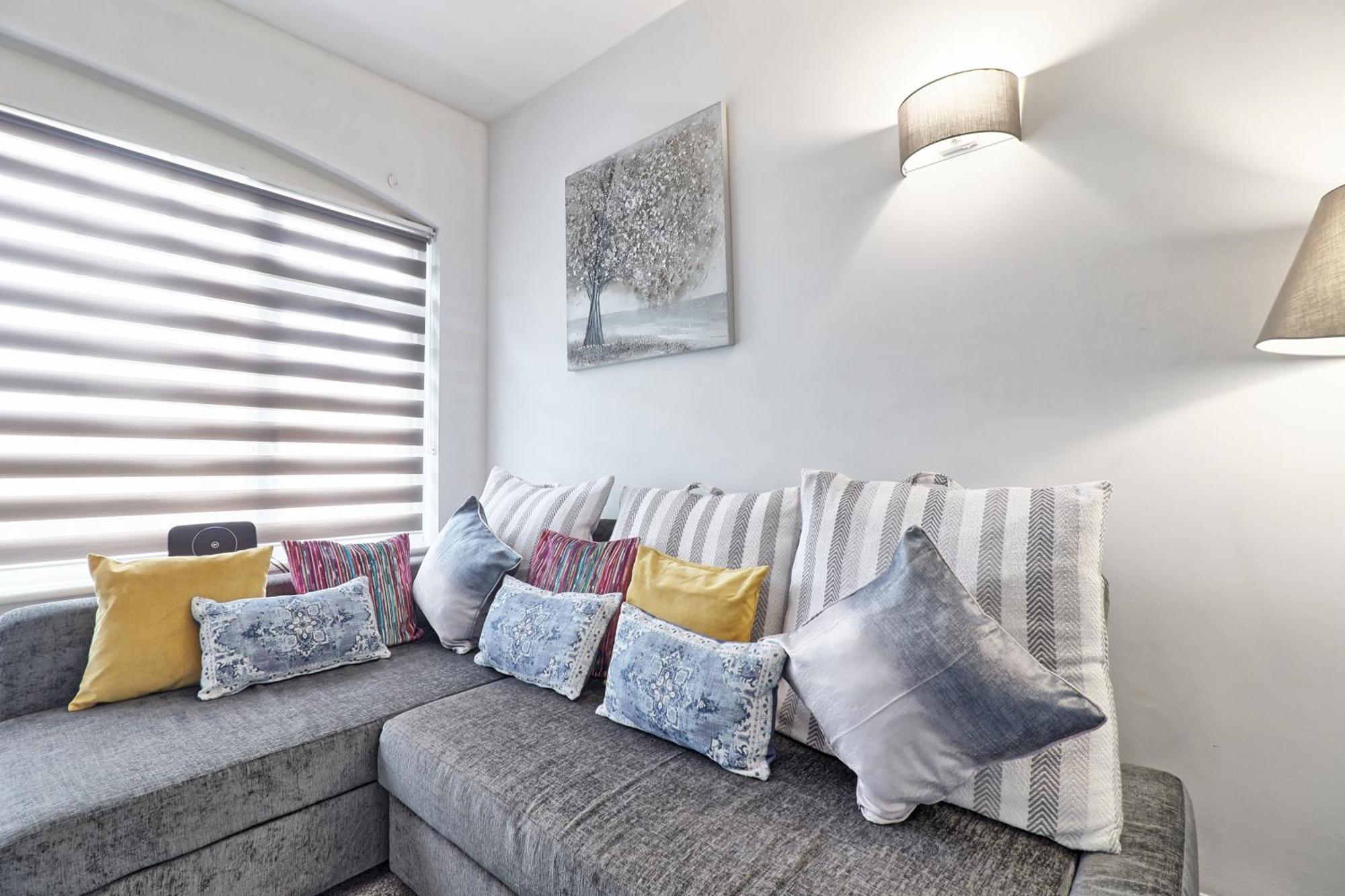 Hornchurch Luxury 3-Bed Apartment Near To London With Parking מראה חיצוני תמונה