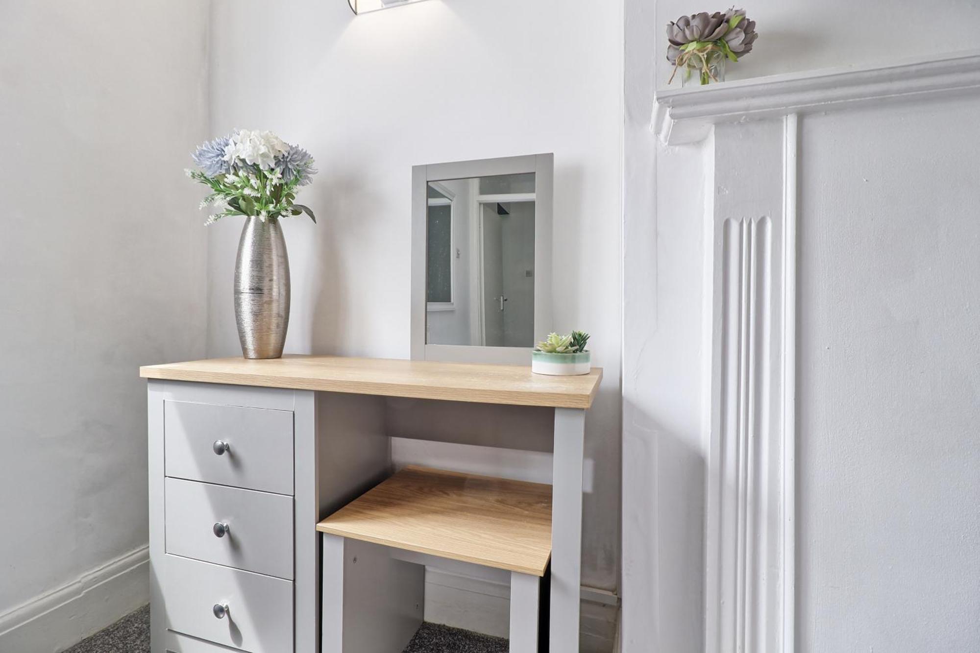 Hornchurch Luxury 3-Bed Apartment Near To London With Parking מראה חיצוני תמונה