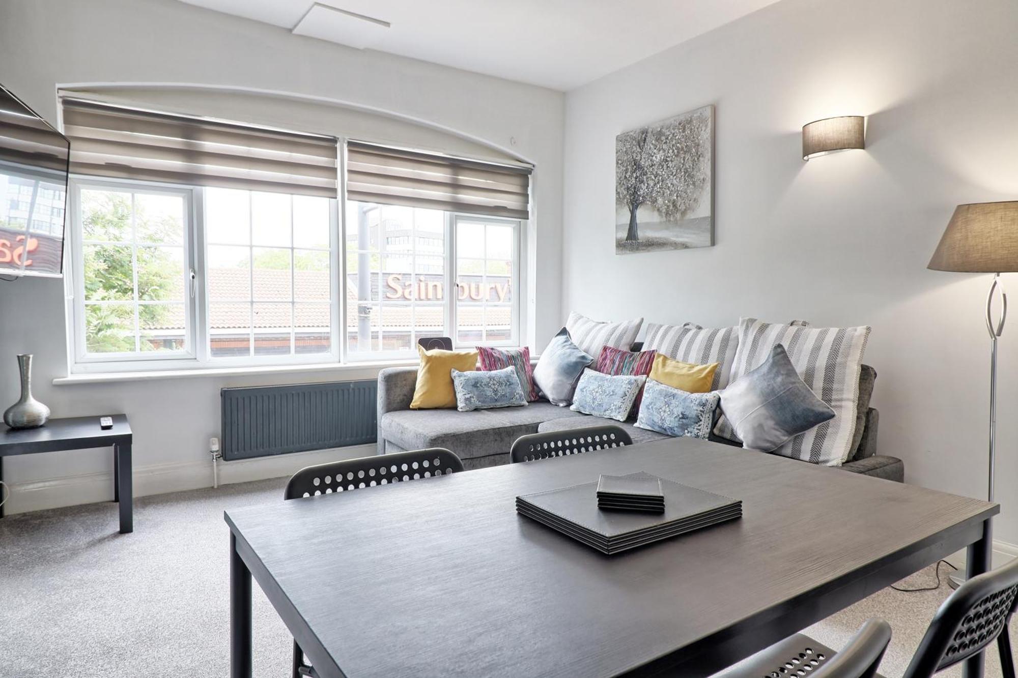 Hornchurch Luxury 3-Bed Apartment Near To London With Parking מראה חיצוני תמונה