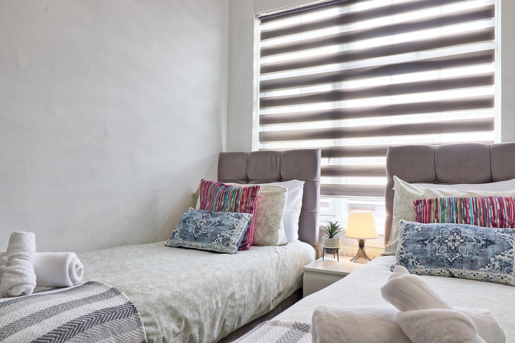 Hornchurch Luxury 3-Bed Apartment Near To London With Parking מראה חיצוני תמונה